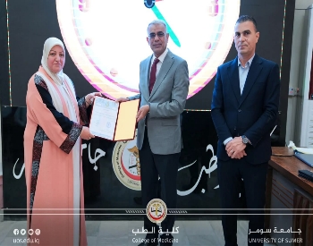 رئيس جامعة سومر يكرم تدريسية في كلية الطب تثمينا لجهودها