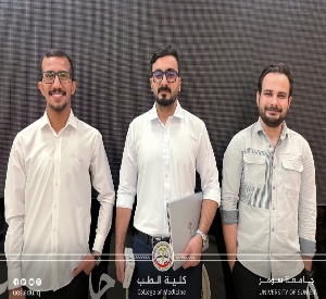 بالصور.. عقول تتلاقى، وجيل يبني جيلاً.. الطلبة يلقون البحوث امام اساتيذهم