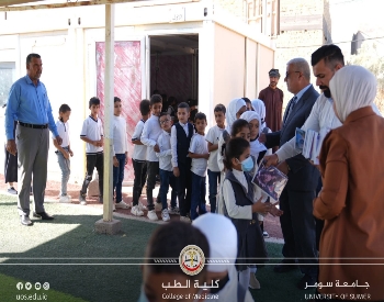 كلية الطب بجامعة سومر ترعى مبادرة إنسانية لدعم أيتام ابتدائية الصفاء